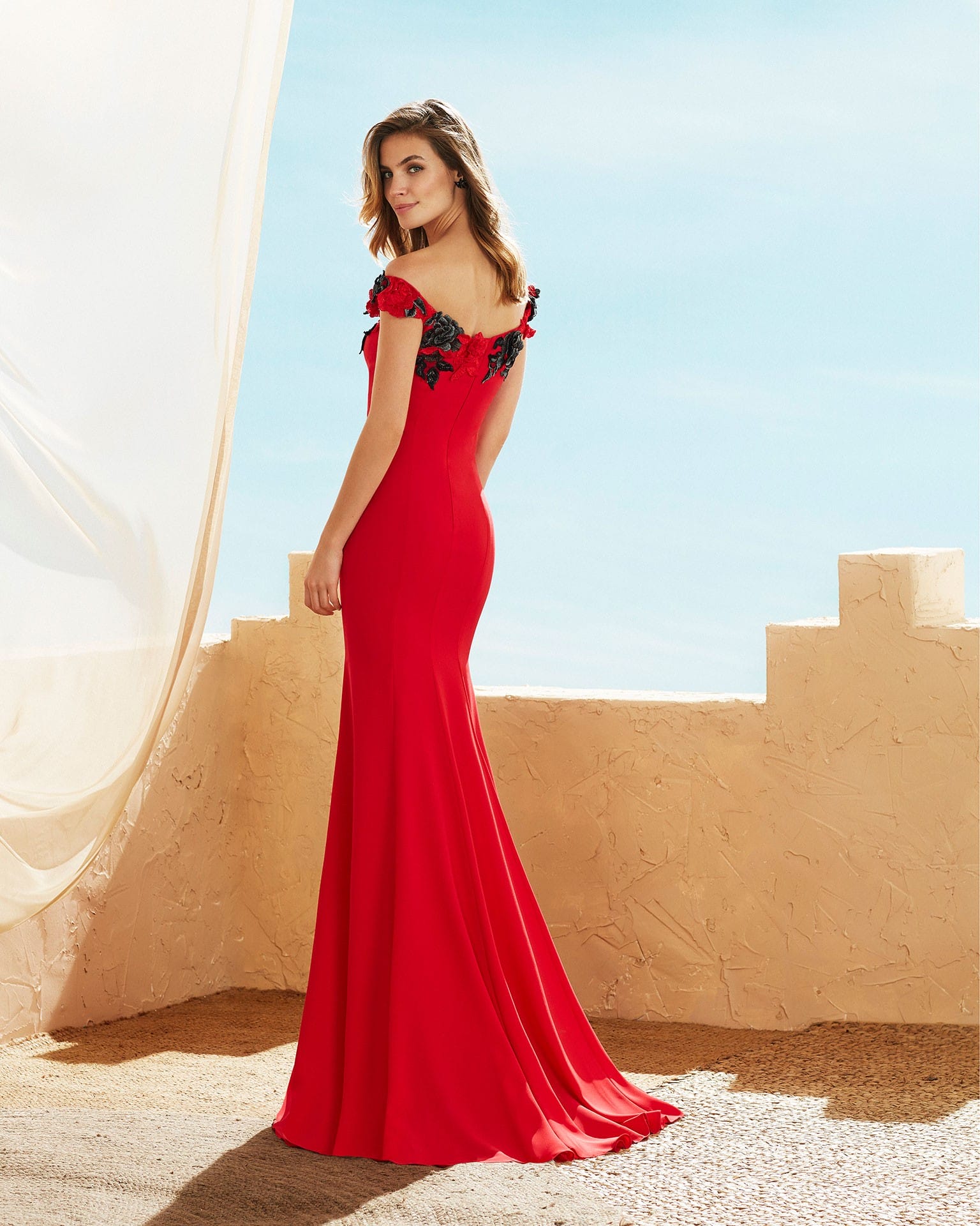 Vestido largo rojo flores encaje en escote Outlet