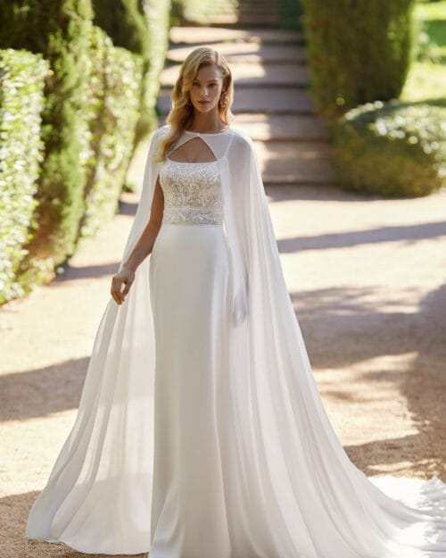 Vestido de novia corte recto con escote cuadrado y capa de georgette