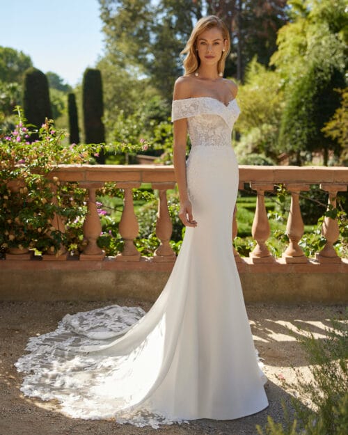 Vestido de novia sexy con escote hombros descubiertos y cola decorada
