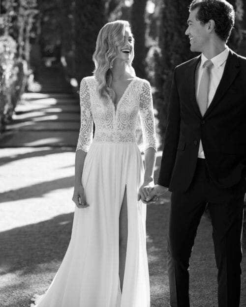 Vestido de novia evasé en georgette y encaje con escote profundo