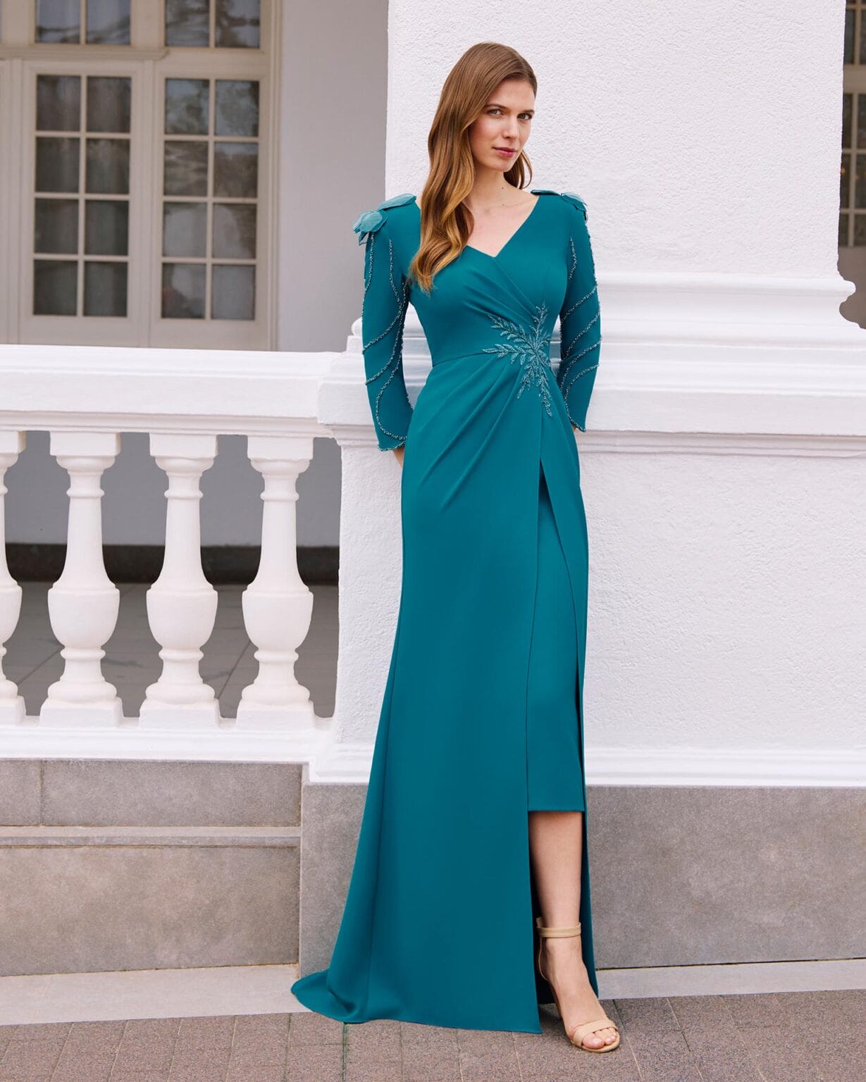 Vestido largo de fiesta con pedrería para boda de noche - Boutique Rosana Cantó Alicante