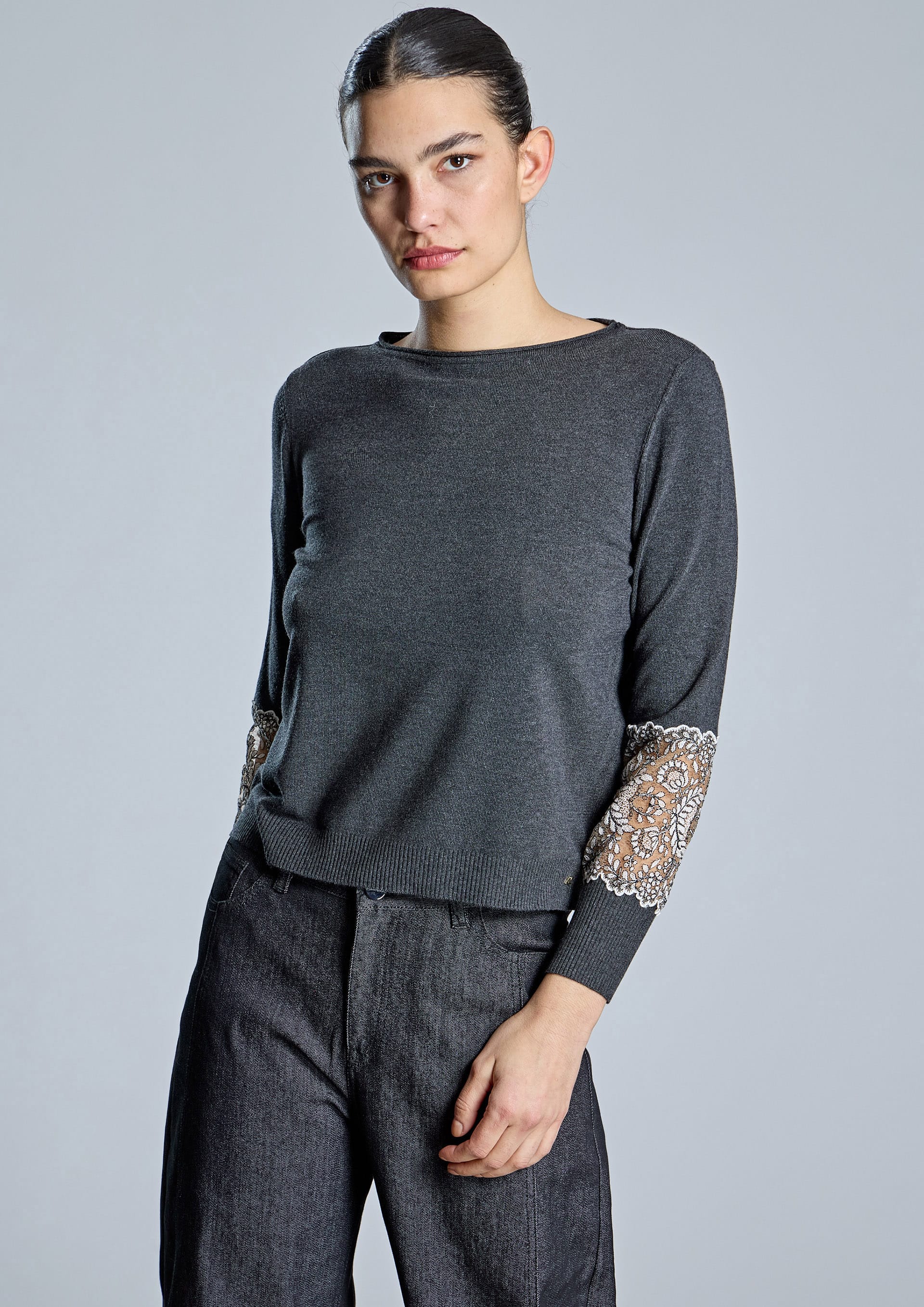 Jersey gris con encaje - Imagen 2
