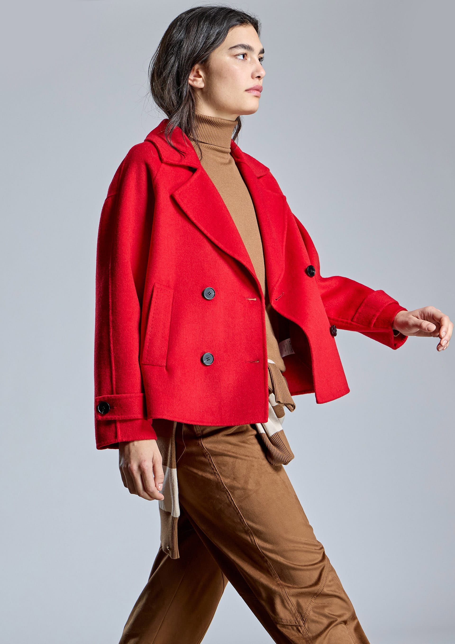 Chaqueta roja corta con solapa - Imagen 3