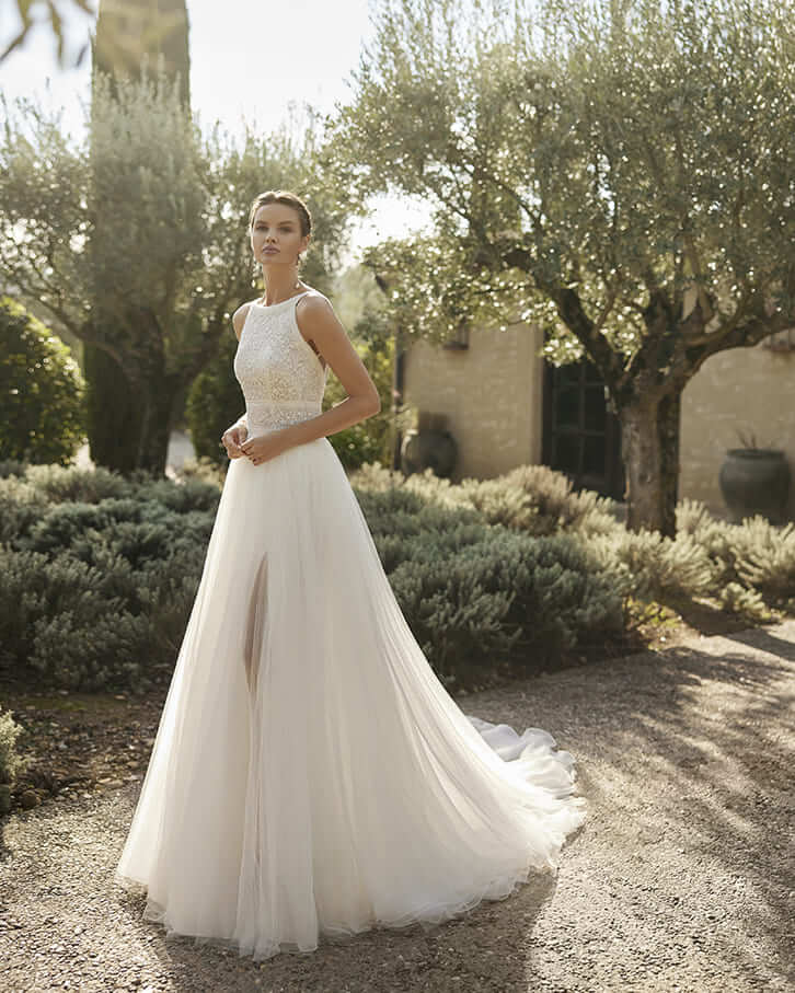Vestido de novia sencillo y elegante disponible en Alicante